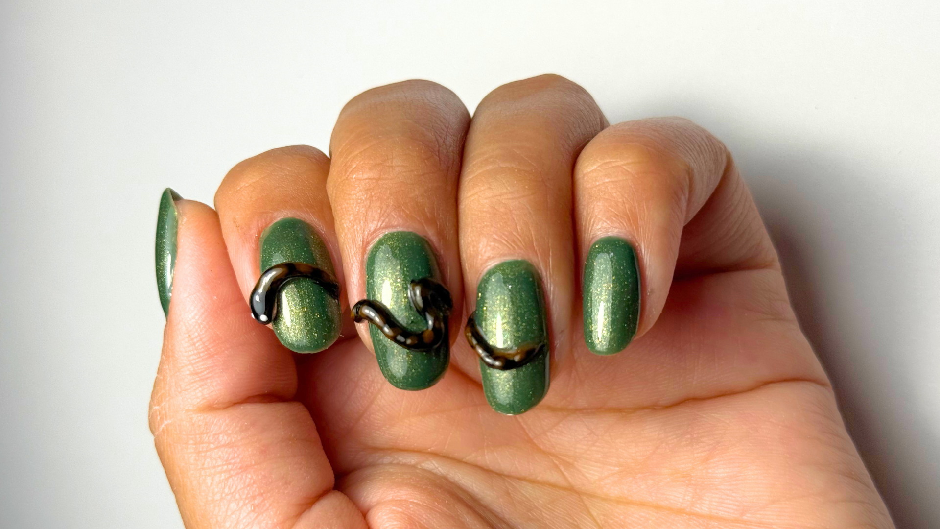 Toxic Ivy Slither Nails